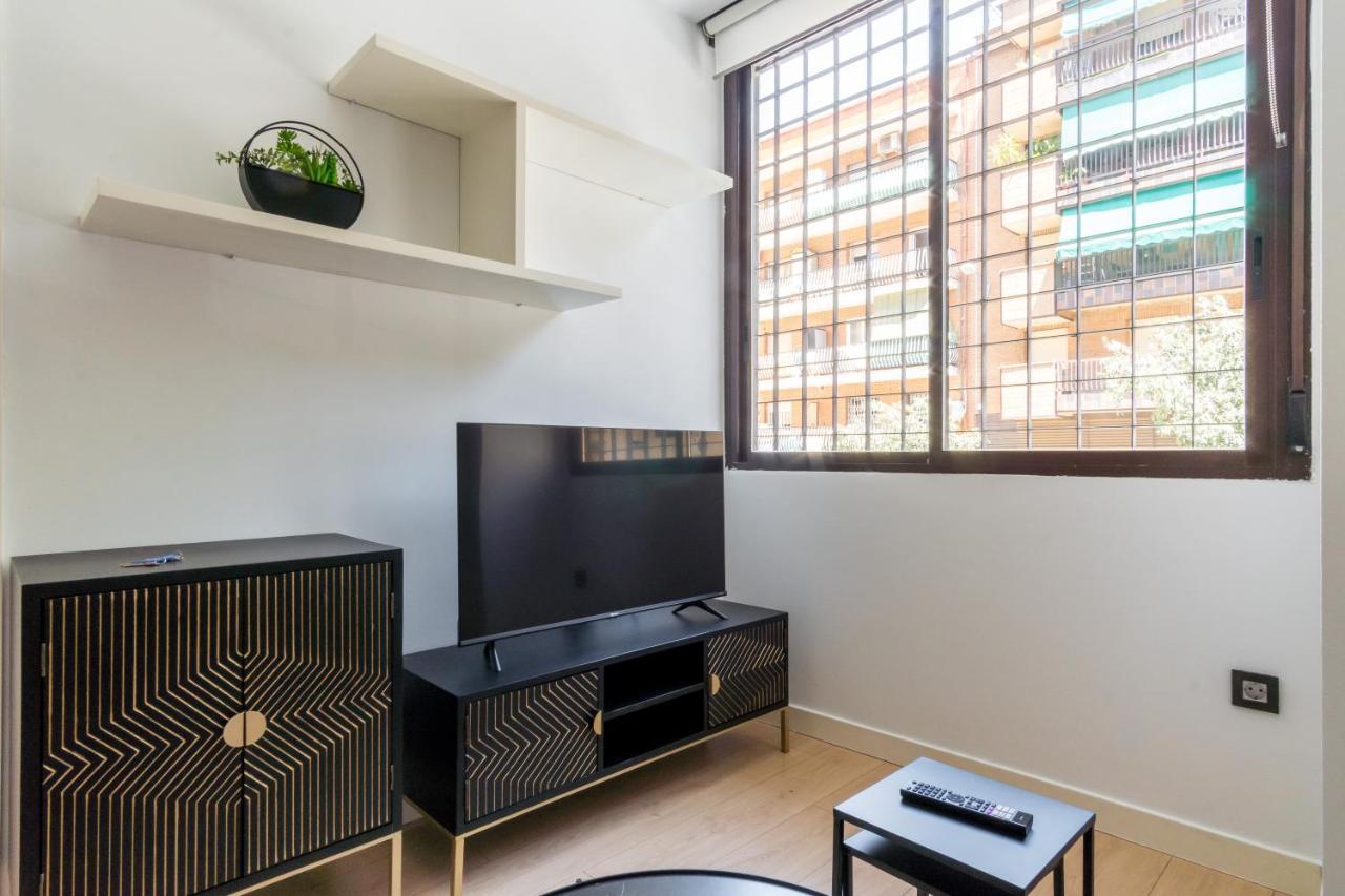 Bright Modern -1Bedroom 1Bath -Cuatro Caminos マドリード エクステリア 写真